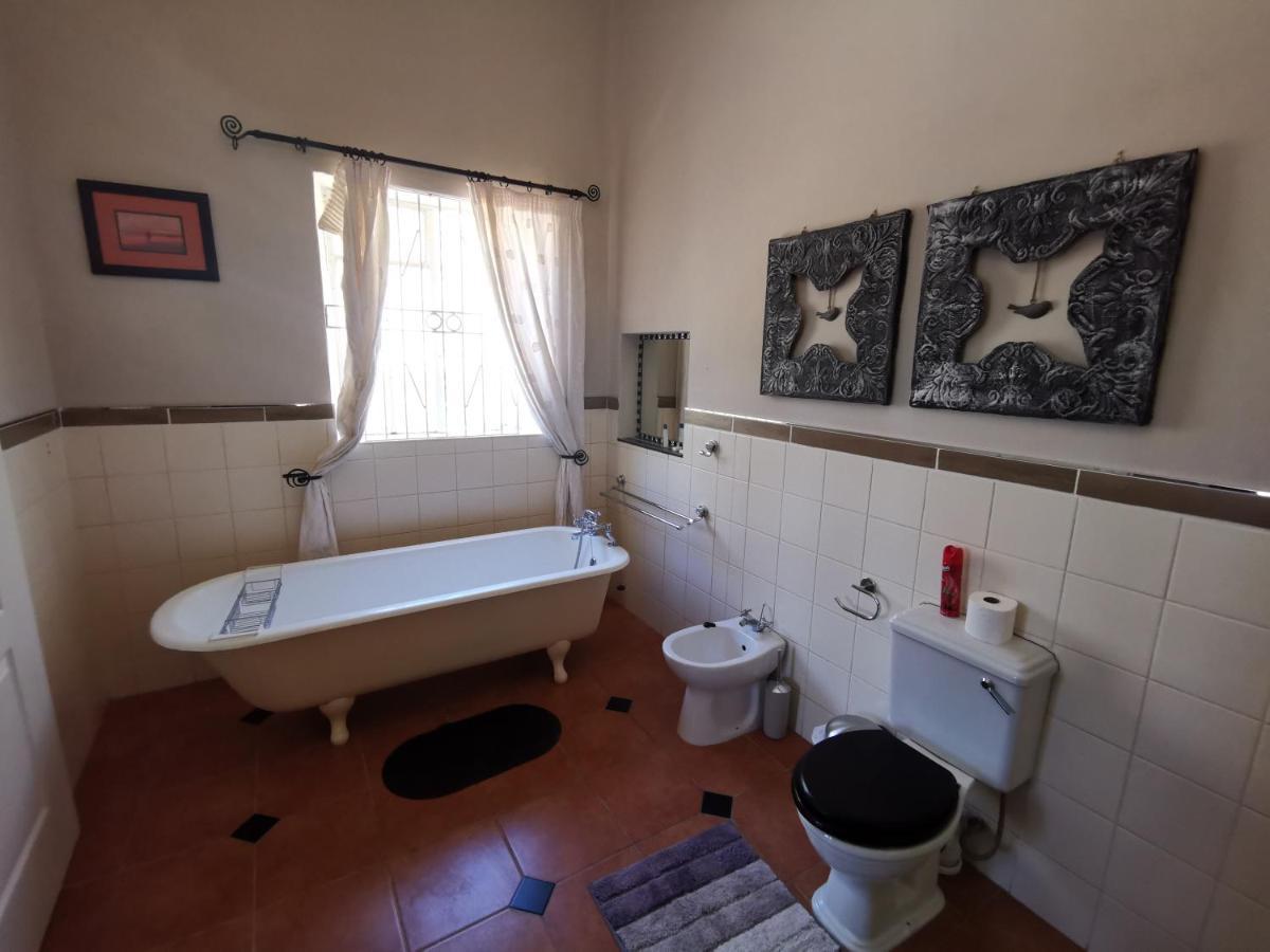 Lucolo Palace B&B Aliwal North Ngoại thất bức ảnh